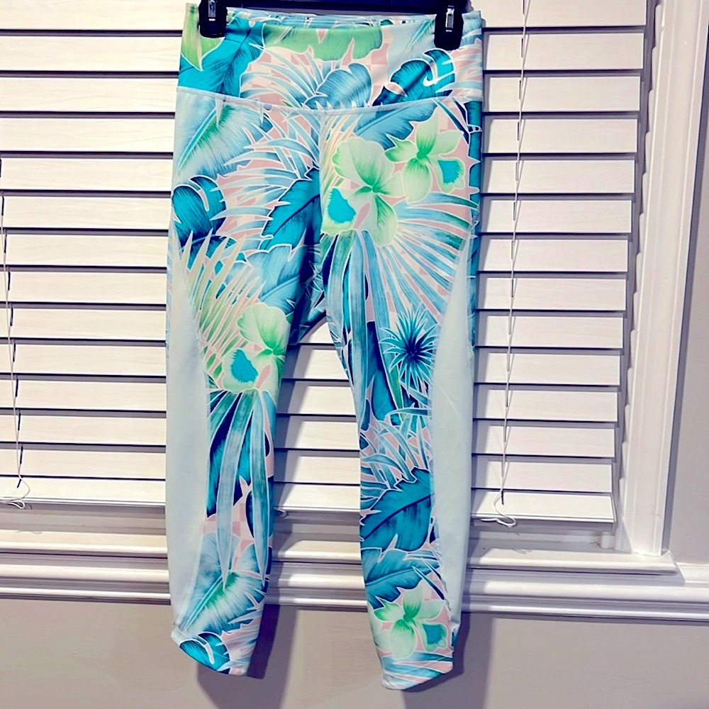 NIKE DRI FIT CAPRI WORK OUT Leggings